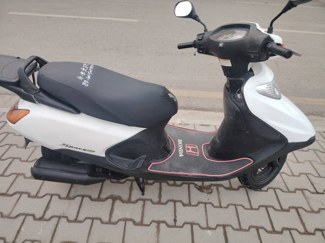 السلام عليكم اسبيسي ياباني لبيع كفرات اصليه يابانني كهربايات كله شغاله سلف هندر دراجه كامله شلعه معدل فول قفل جنطه قفل ستيرن كله شغال اي نقص العنوان كوت لستفسار الاتصال عله الآقام ***********
