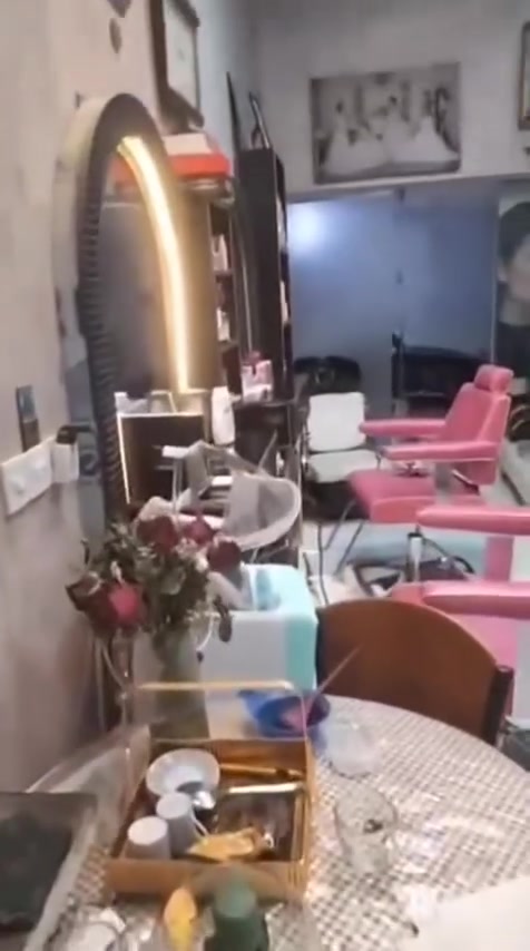 صالون نسائي للبيع في منطقة الكرادة على الجوه الاستفسار ***********
