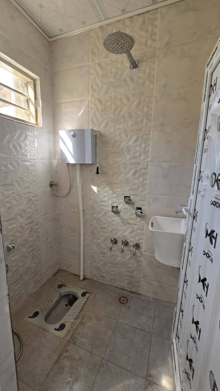 بيت للبيع مساحه 50 متر طابقين طابوق طابو زراعي قرار محكمة سند 25 خدمات كامله العنوان كربلاء حي ذوالفقار يصلح حسينية او سكن السعر على الخاص الاستفسار على الرقم ***********
