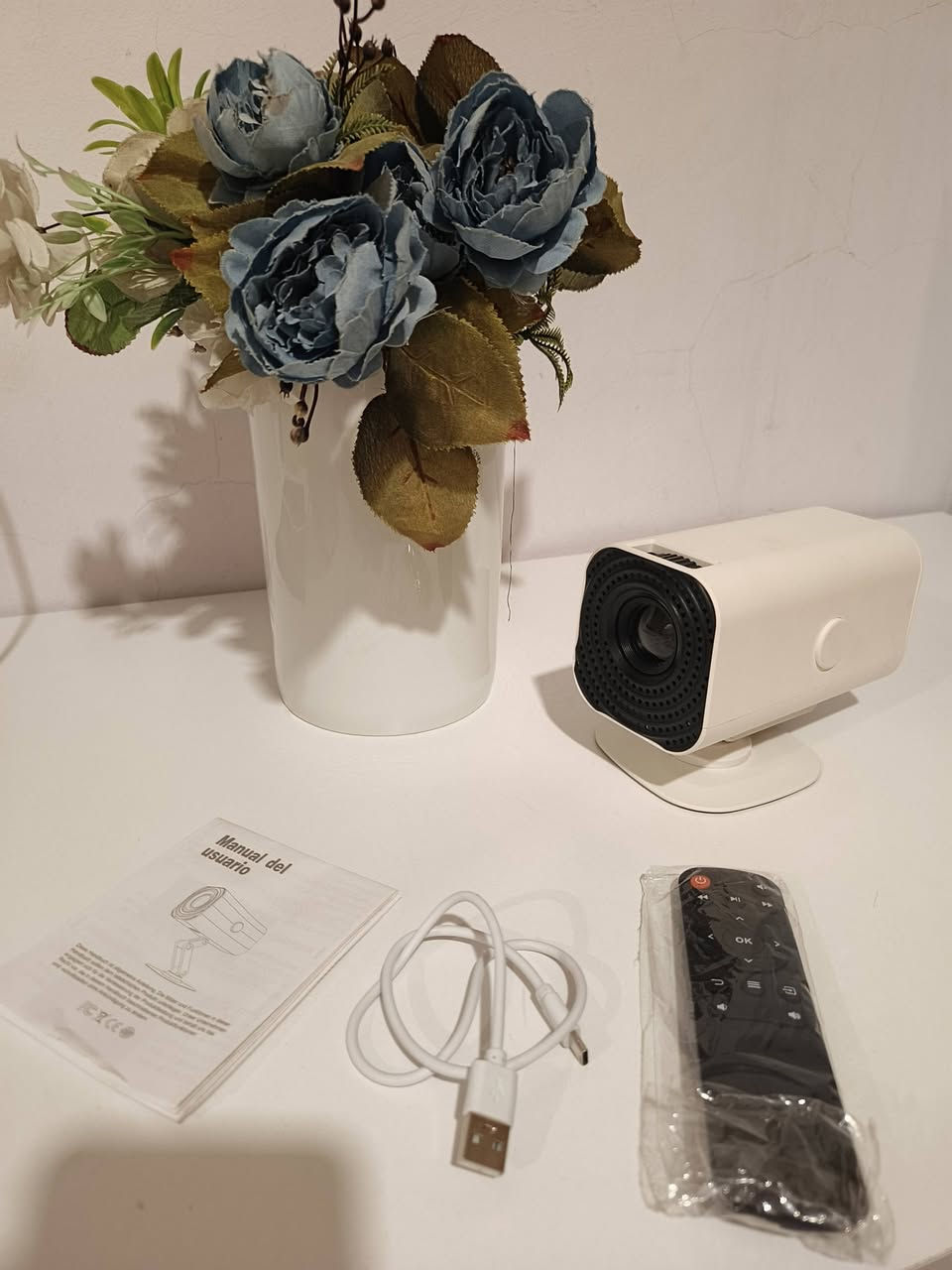 📽️ بروجكتر M7 LED صغير ومحمول
✅ دقة جيدة للمشاهدة
✅ يشحن 5V/2A (يشتغل على شاحن موبايل)
✅ منافذ: HDMI – USB – AUX – Type-C
✅ يدعم فلاش وموبايل ولابتوب
✅ مع ريموت
✅ مناسب للأفلام بالليل
📍 الحالة: جديد / غير مستعمل 
💰 السعر: (40,000)
+ مع هدية 🎗الستارة الخاصة بيها أو العارضة وقطع التثبيت الخاصة بيها.


**إذا كنت صاحب هذا الإعلان وتريد حذفه لأي سبب، رجاءا أرسل رسالة إلى الدعم الفني**