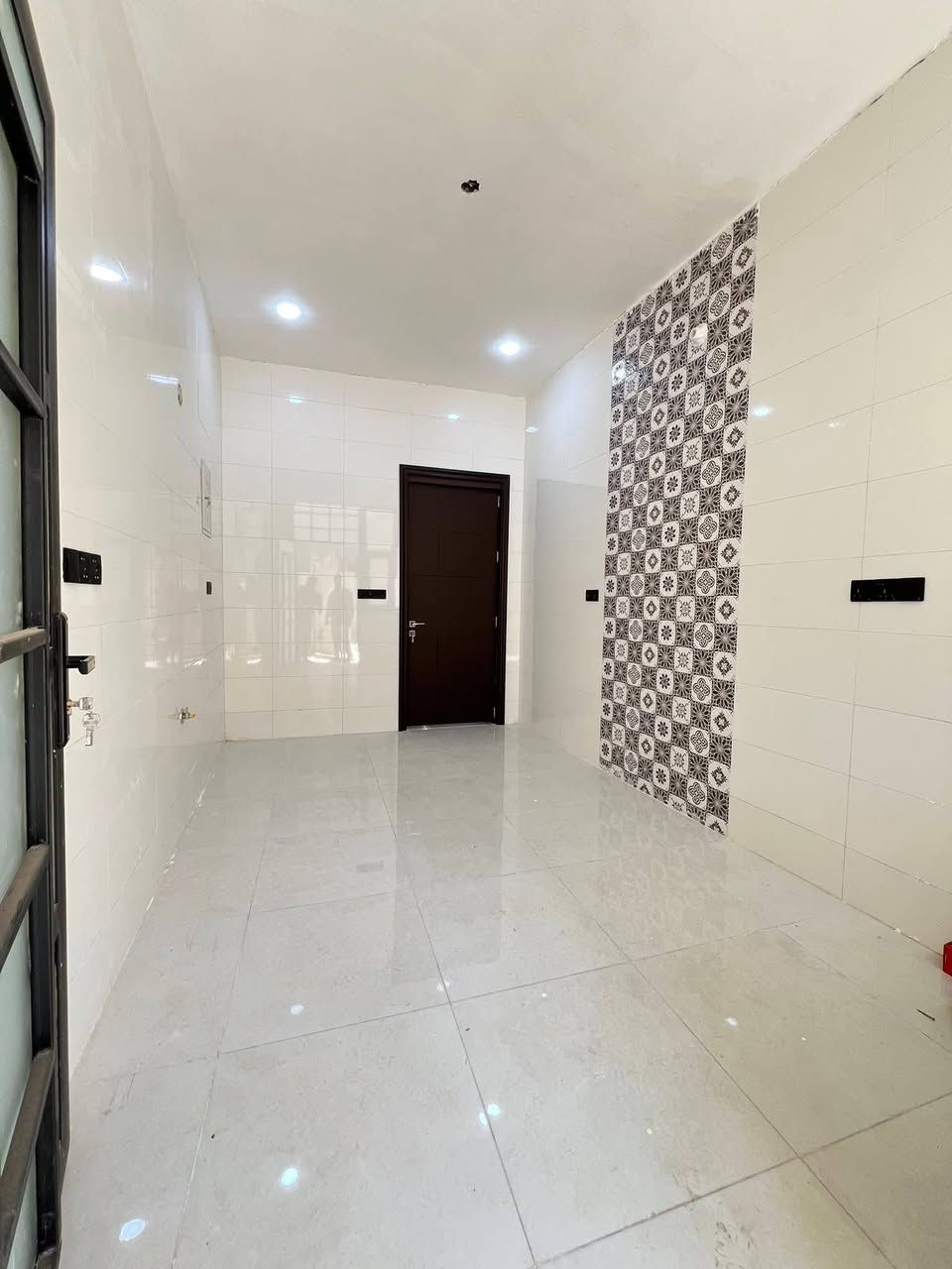🏠 دار للبيــــــــــع #حـــديـــــث غيــــر مسكـــــون
فـــي حـــي الطيــــــارة قـــــــرب اســــــواق العـــــــائلـــــة
________________
المساحـــــــة // 118م
 #طابـــــو #زراعـــــي #صـــــرف #سنـــــد25 
الواجهــــــــــة  // 6.75م
النـــــــــــــــــــزال// 17.5م
________________
🧱🏗️ #الطابــــــــــــــق #الأرضـــــــــــــي
غرفــــــــــة وصالـــــــــة وهـــــول ومطبــــــــخ ومجمـــــــــع صحيــــــــات داخلــــــــي وخارجــــــــــي وطـــــارمــــة...
🧱🏗️ #الطابــــــــــــــق #الثانــــــــــــــــي
غرفتيـــــــــــن وهــــــــــول ومجمـــــــــع صحيــــــــــات وسطـــــح ...
________________💲

السعـــــر والتفــــــاصيـــــل علـــى الاتصـــــــــال
_____________
#مكتـــــب
  🌛🌐الخــــارطــــة العقـــــاريــــة🌐🌜
#الكائـــــــــن
   فـــي ⇩ حـي_الطيـاره_شـارع_25_الـرئيســي_قــرب
_المــــدرس_حسيـــن_طيــــاره
0️⃣7️⃣8️⃣2️⃣5️⃣2️⃣1️⃣2️⃣5️⃣6️⃣5️⃣📲
___________________________________
_____________________________________________
