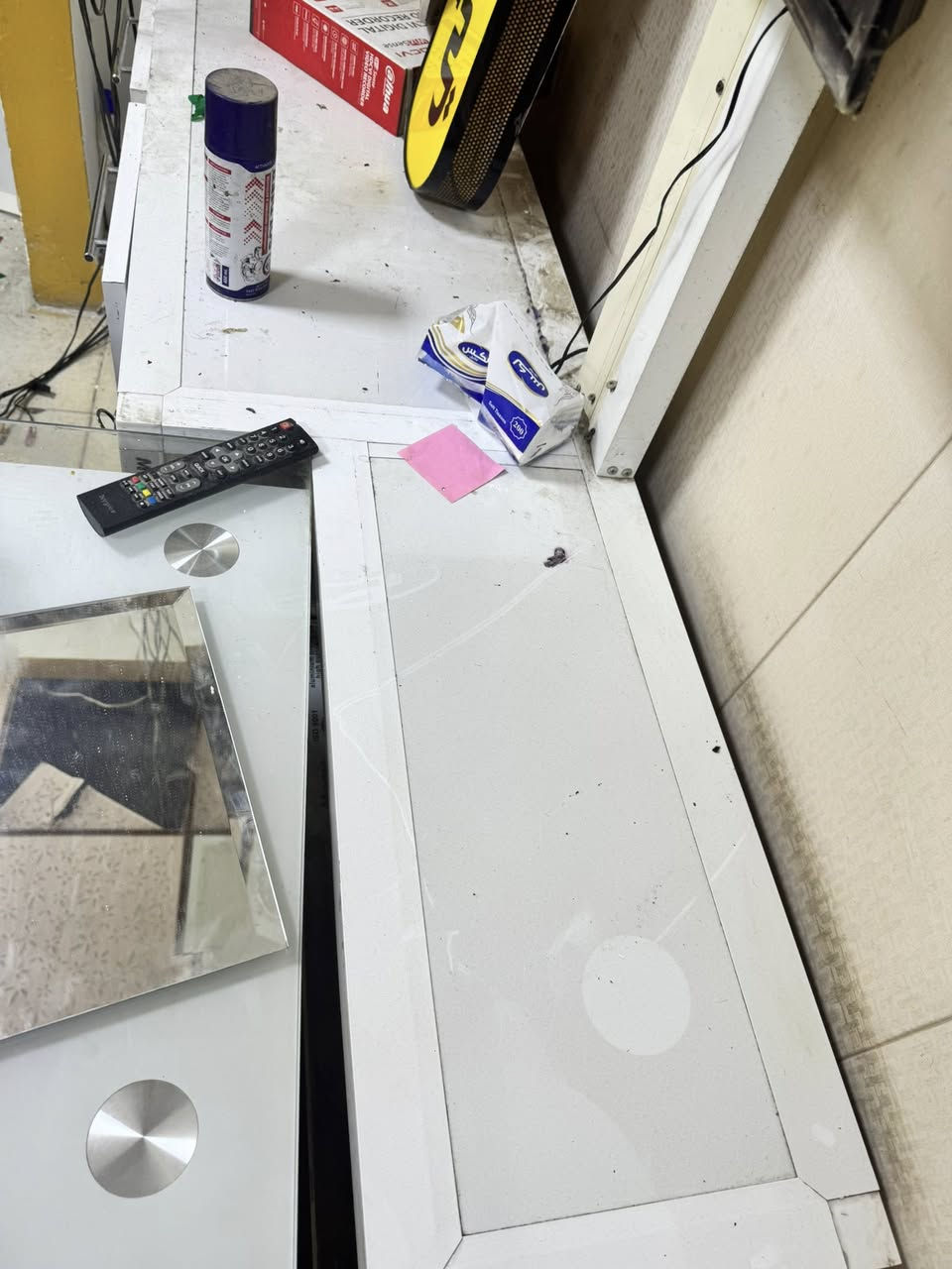 غراض مكتب للبيع 6كراسي جلد الواحد ب20 الف سيت طبلات عددهن 4ب30. ميز جام ابيض السعر 100 الف ميزان اليمنيوم الثقيل  واحد زاويه مجموعه مساحته 3ونص متر وواحد طويل مساحنه متران. جام خانه كامله مع مرفقاتها جديده  طولها 3امتر و30سم والعرض 240 سم السعر 150 الف. والاسعار قابله للتفاوض


**إذا كنت صاحب هذا الإعلان وتريد حذفه لأي سبب، رجاءا أرسل رسالة إلى الدعم الفني**