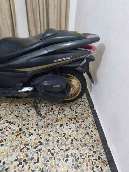 سلام عليكم PCX خمسينيه جيل اول ياباني ☑️ 

كفاله عامه كفر ومكينه بلادي 

حساس ستان ☑️ 

مكينه 125  ☑️  

حساس زدحام ☑️ 
سعره 12 مكاني مدينه الصدر الحبيبيه ***********
