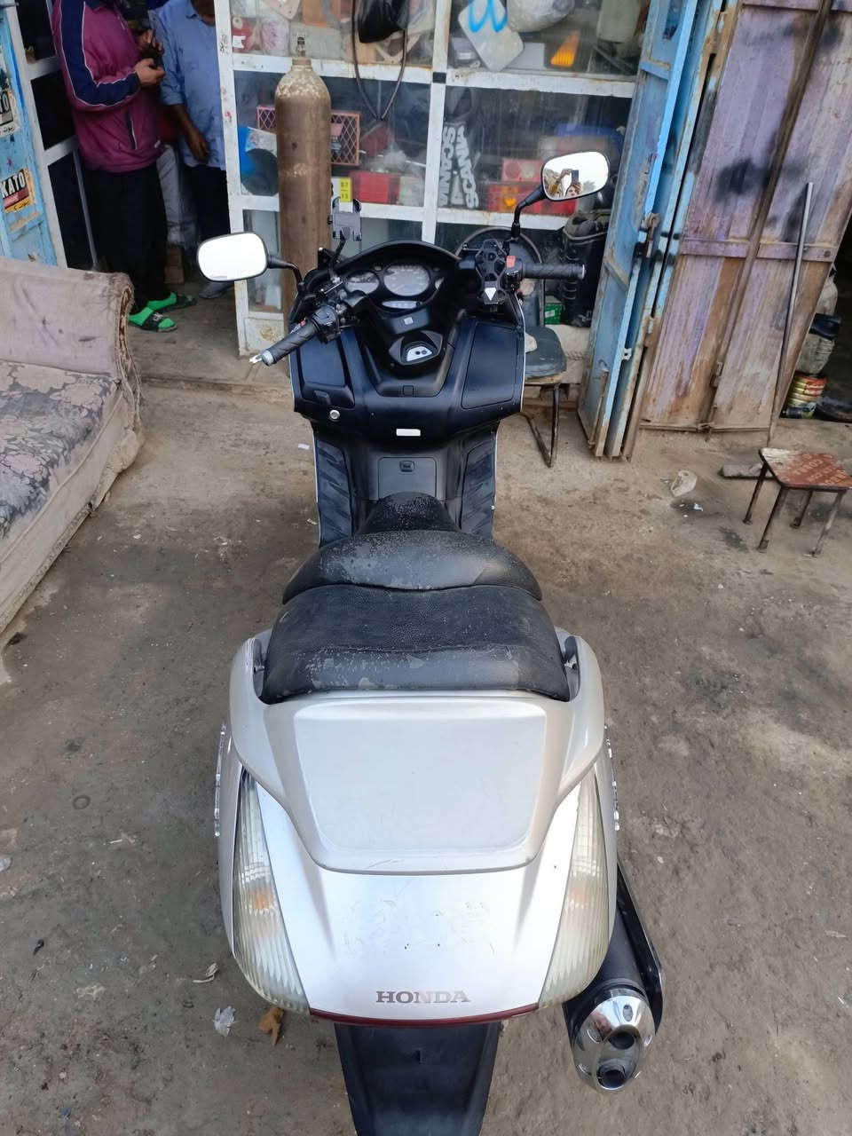 سلفر ونج600
مكينه كفاله 
كلجات جدد
تايرات جدد
مازده كرستال
جامه طويله
مكانهة بغداد النهروان 
***********
***********
