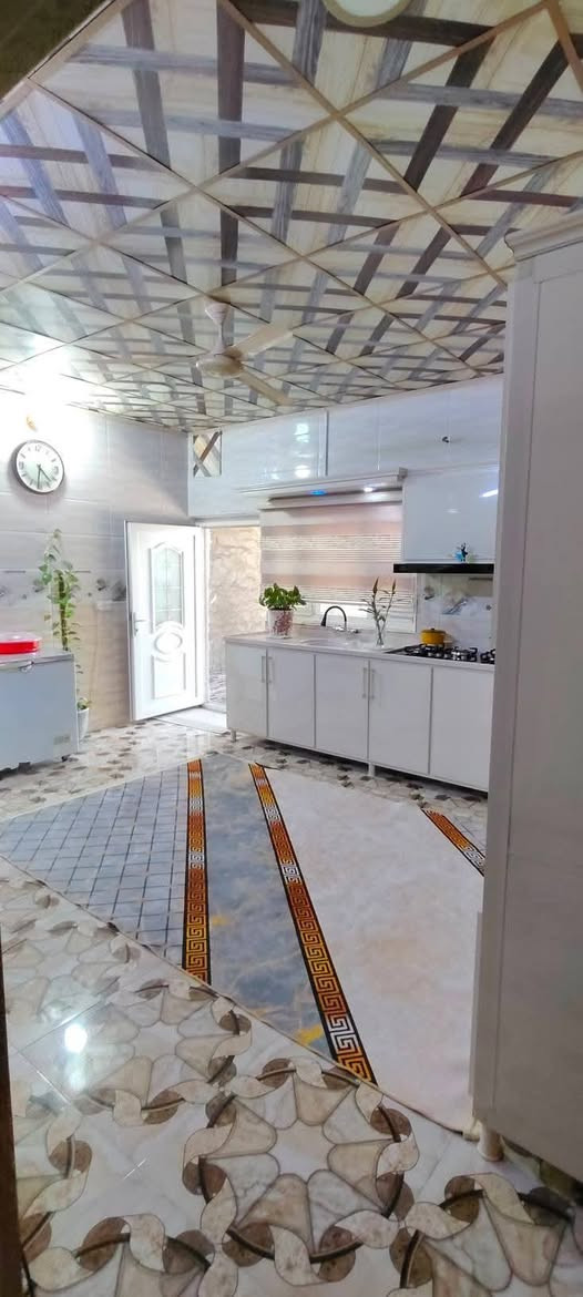 � بيت للبيع – توزيع قائمقام مسجل طابو 🏡
📍 الموقع: امام عباس - فرع سمج مقابيل الموكب

📐 المساحة: 220 متر مربع
📏 الواجهة: 10 متر
📏 العمق: 22 متر

🔹 تفاصيل البيت:

* طابقين
* صالة واسعة
* استقبال
* مطبخ
* غرفتين نوم
* مجموعة صحية
* أرضية سيراميك
* حديقة
* كراج سيارة مسقف
خط مشروع + بئر ماء

,,, طابق الثاني مكون

.غرفة نوم 
استقبال 
صاله +مطبخ
وصحيات 

📞 للاستفسار ع رقم 
***********

