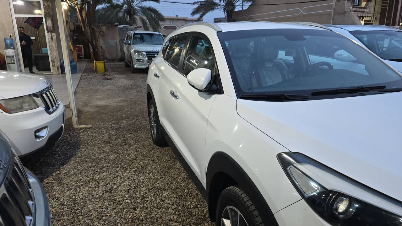 السلام عليكم توسان موديل ٢٠١٨ ماشيه ١٤١ ابسمي خليجي كفاله مكاني ديالى موصفات //نص فول// الكاصد
 جديده الشط ***********//١٨٥وبيها مجال بسيط
