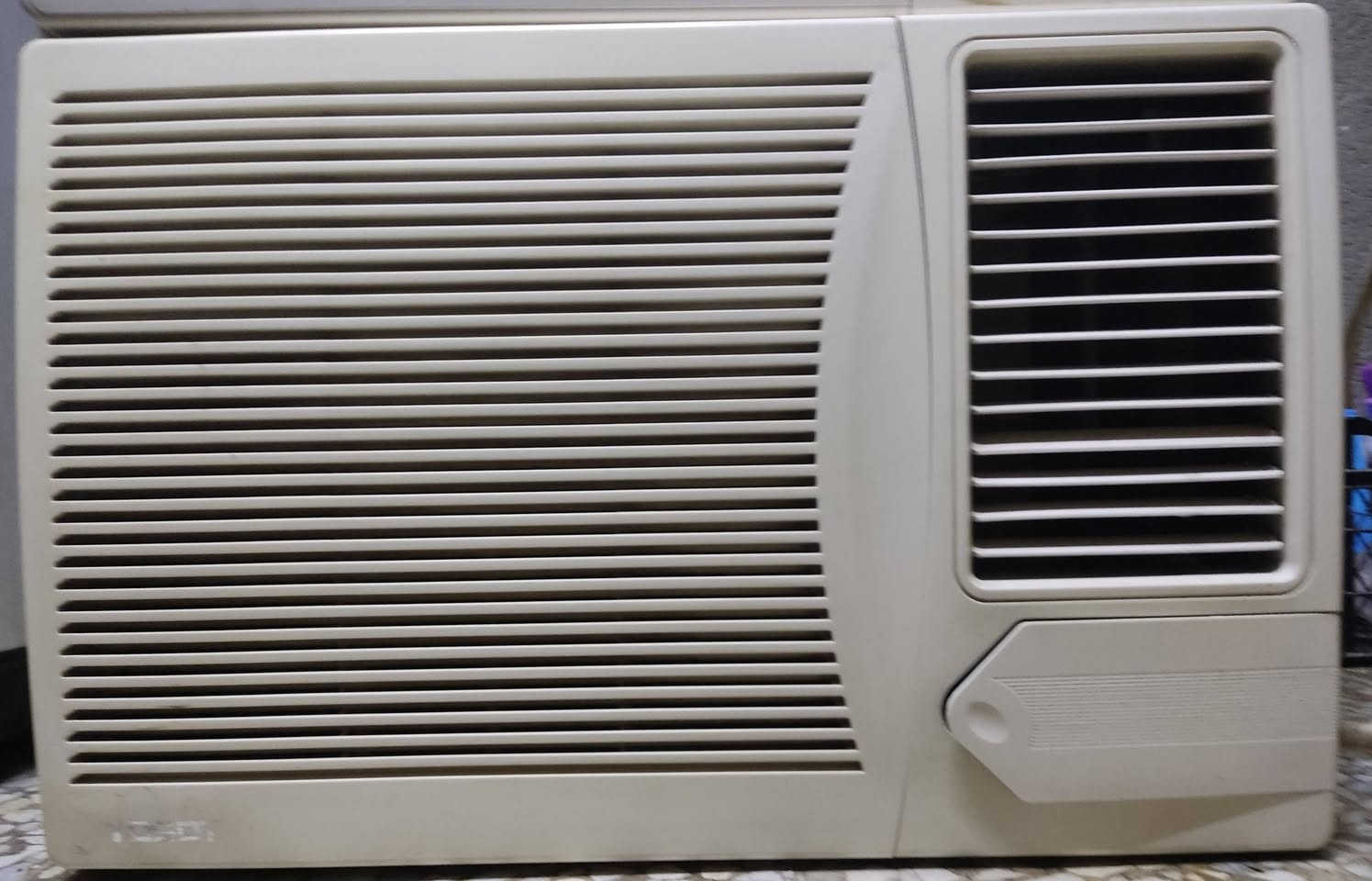 السلام عليكم جميعاً
اجهزه تكييف نوع توسوت و كري
تدفئه وتبريد اجهزه بلادية مداخله تصليح 
سعر الجهاز الواحد 250 الف
العنوان بغداد للتواصل ***********
//////---------------------/////////
