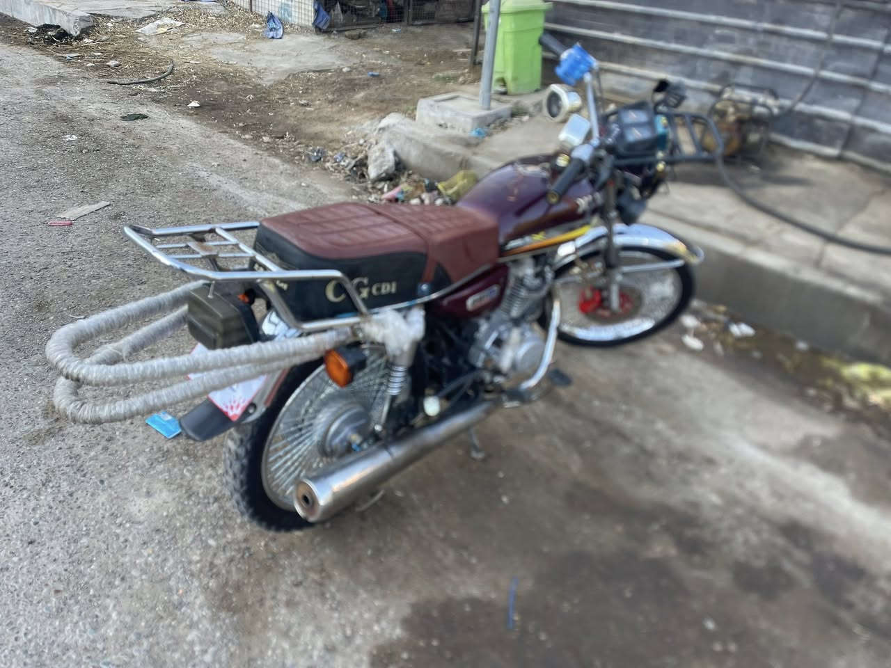 السلام عليكم دراجه مديل ٢٣  أربع كير دراجه ماناقصها شي  بس تركب وتطلع  مكينه مبدل ولفات فقط وشرط انطيك بيها 
والباقي شرط  السعر ٥٥٠ وبيها مجال 
مكاني صلاح الدين تكريت شارع الاربعين 
رقمي *********** 
اتصال وبيك خير وتدلل
