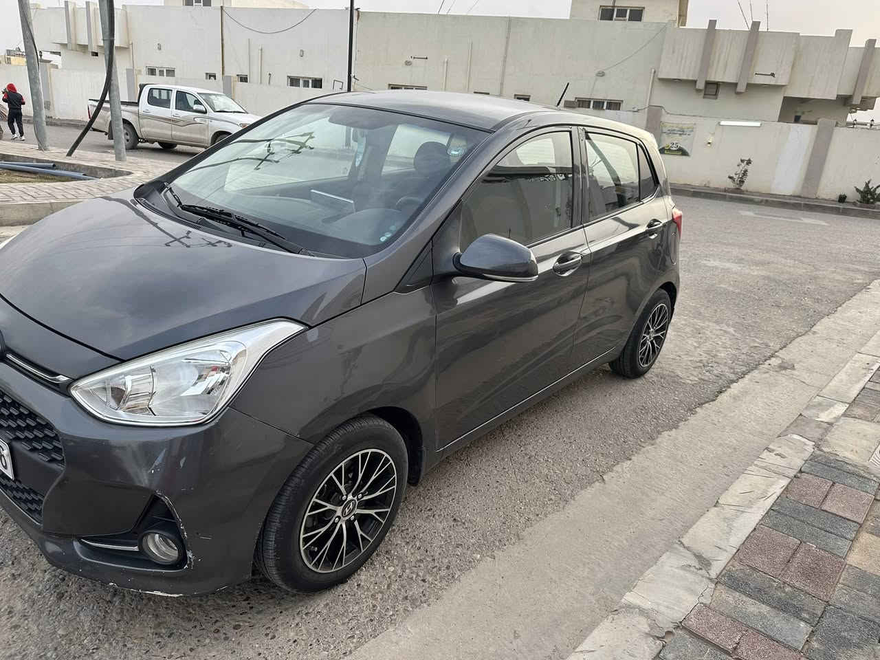 السلام عليكم
للبيــع i10 كـراند مـوديـــل 2020

نظيفــة جــداً ماشيــة  (65.500) 
مكاني الرمادي بأسمي هزة وسنوية
جديدة بسعر 95 ورقة ومجال قليل
دعامية صبغ *********** واتساب
