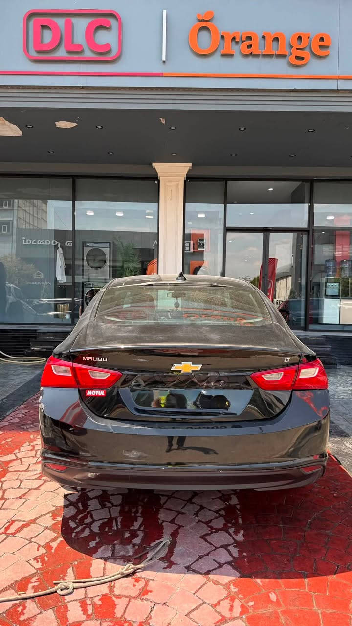 🚗 للبيع: شفروليه ماليبو 2018 LT
- اللون: أسود
- الموديل: 2018
- الفئة: LT
- العداد: 163,000 كم قابل للزياده 
- رقم: أربيل
- محرك ،گير ، حدادية كلها  مضبوط 

🔹 المواصفات: LT

- محرك اقتصادي وقوي 1.500 توربو 
- كير أوتوماتيك
- شاشة معلومات + بلوتوث
- كاميرا خلفية
- حساسات
- نظام تثبيت سرعة (كروز كنترول)
- تكييف ممتاز
- تحكم بالمقود
- زجاج ومرايا كهرباء

🔹 الحادث:

- ضربة چاملغ  أمامي جهة السايق (حادث امريكا ) 
- شخط خفيف في باب خلف السايق

السيارة بحالة جيدة واستخدام  يومي

💰 السعر: (9.500$) وبي مجال 
📞 للتواصل: (***********)
