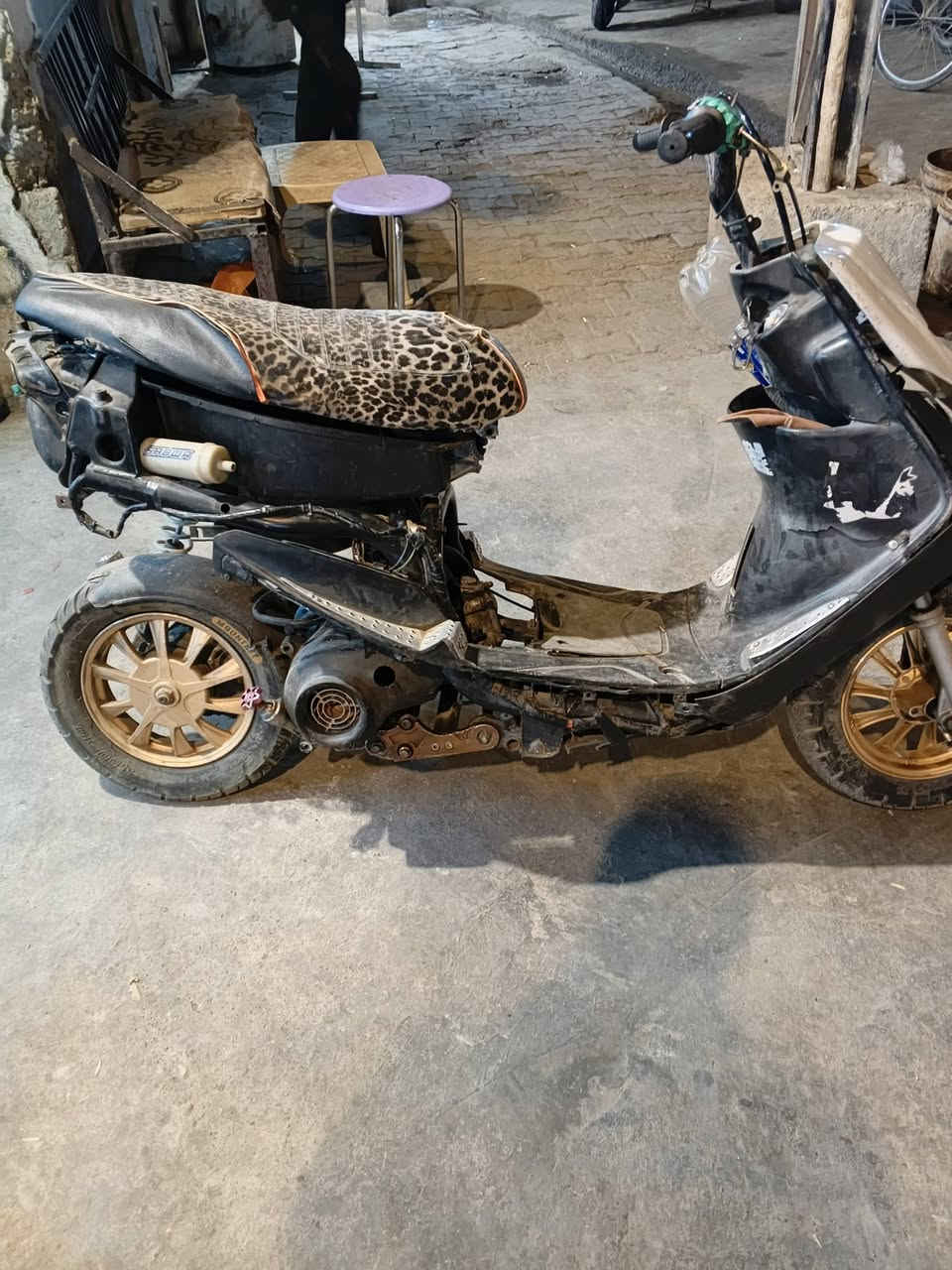 سلام عليكم دراجه ماكس عدله مال لعب رياضي للبيع بيها تزويد خفيف شيال رياضي دراجه خير من الله شلعه ومعدل فقط مكطوم برغي مال صالنصه  بل كور ابيعلك شغال كوم حديد 
ويلات رياضي
كلجات رياضي
صالنصه اف ام
يده بريك رياضي
السعر 225 الف وبيها مجال مكاني بغداد الكريعات قرب حسينيه الزهراء عليها السلام رقم الهاتف ***********
