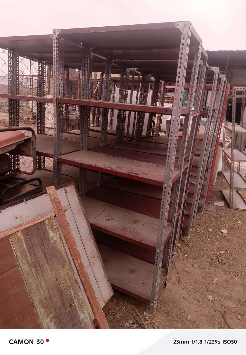 سلام عليكم يوجد رفوف ثقيل او خفيف سعر واحد ٣٥ قفل او لوكر بابين ٧٥ قفل او جرارا ثقيل ٣٥ قفل ‏‪***********‬‏
