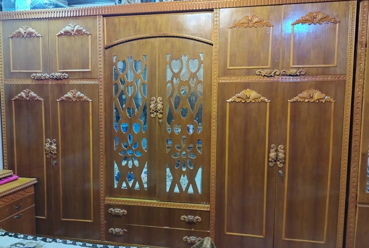 السلام عليكم 
غرفة للبيع 
سعر 950
رقم  ***********
التواصل فيس واتساب
