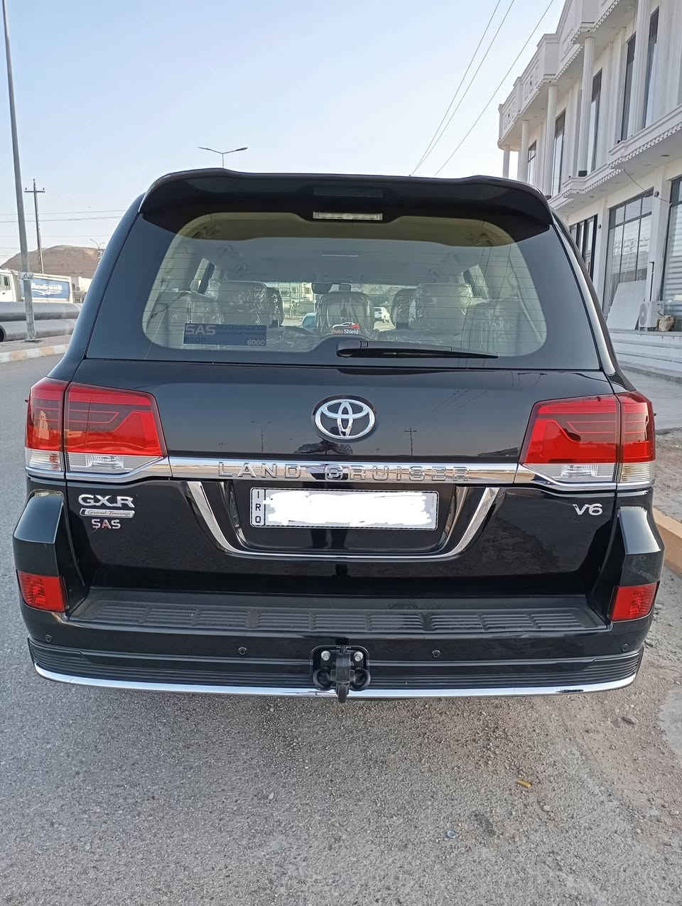 للبيع لاندكروز موديل 2019 ساز باب اول واحد على واحد 6سلندر رقم بغداد ماشيه 86 الف حقيقي  السعر 5.5 يعني خمس دفاتر و خمس اوراق وبيه مجال السياره مكفوله كفاله عامه من صبغ وتبديل وفتح جديده جدا بمعنى الكلمه مكان السياره الرمادي رقم الهاتف ***********
