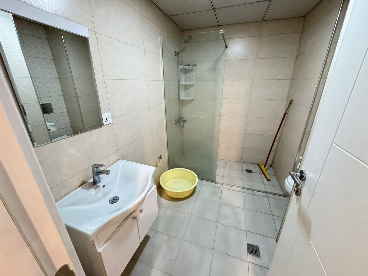 لايف تاور في اربيل
غرفتين وصاله /للايجار
٥٠٠$ بيه مجال
مساحه ٨٧ م
طابق ارضي
بنايه b5
شقه 4
تواصل ويانه على رقم الواتساب للتفاصيل اكثر
***********
