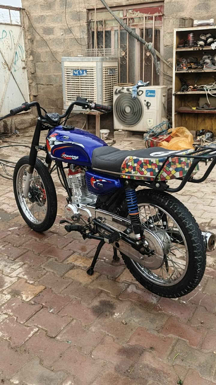 سلام عليكم موطور للبيع شاصي ١٨اصولي
وتعميره جديده مكينه بعدهي مامفيلسه 
سعر ٧٥٠ وبي مجال اتصال ***********
