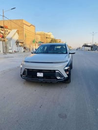 كونا موديل 2025  موصفات نص فول داخل ابيض ! رادار جانبي ! تحكم جهتين ! ...