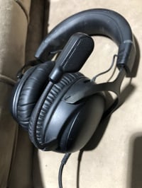 للبيع سماعة HyperX أصلية 🎧  • مستخدمة أسبوع واحد فقط  • حالتها نظيفة ج...