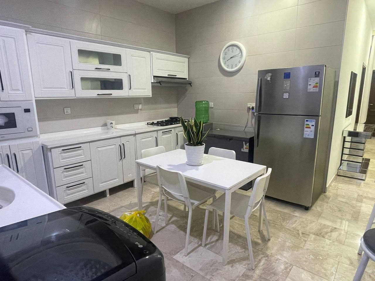 السلام عليكم غراض لبيت جديدات استعمال ٦تشهر عنوان شارع فلسطين شارع الخيمة اتصل عل رقم ***********
