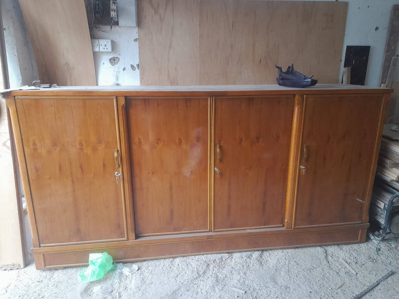 بوفيه  اربع أبواب ***********
