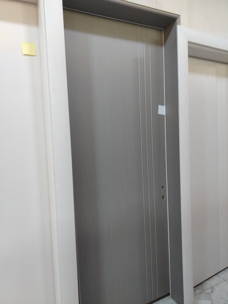 ابواب صيني سعر الباب 145 دولار ارتفاع 240 والستندر 135 دولار يوجد نقل لجميع المحافظات ***********
