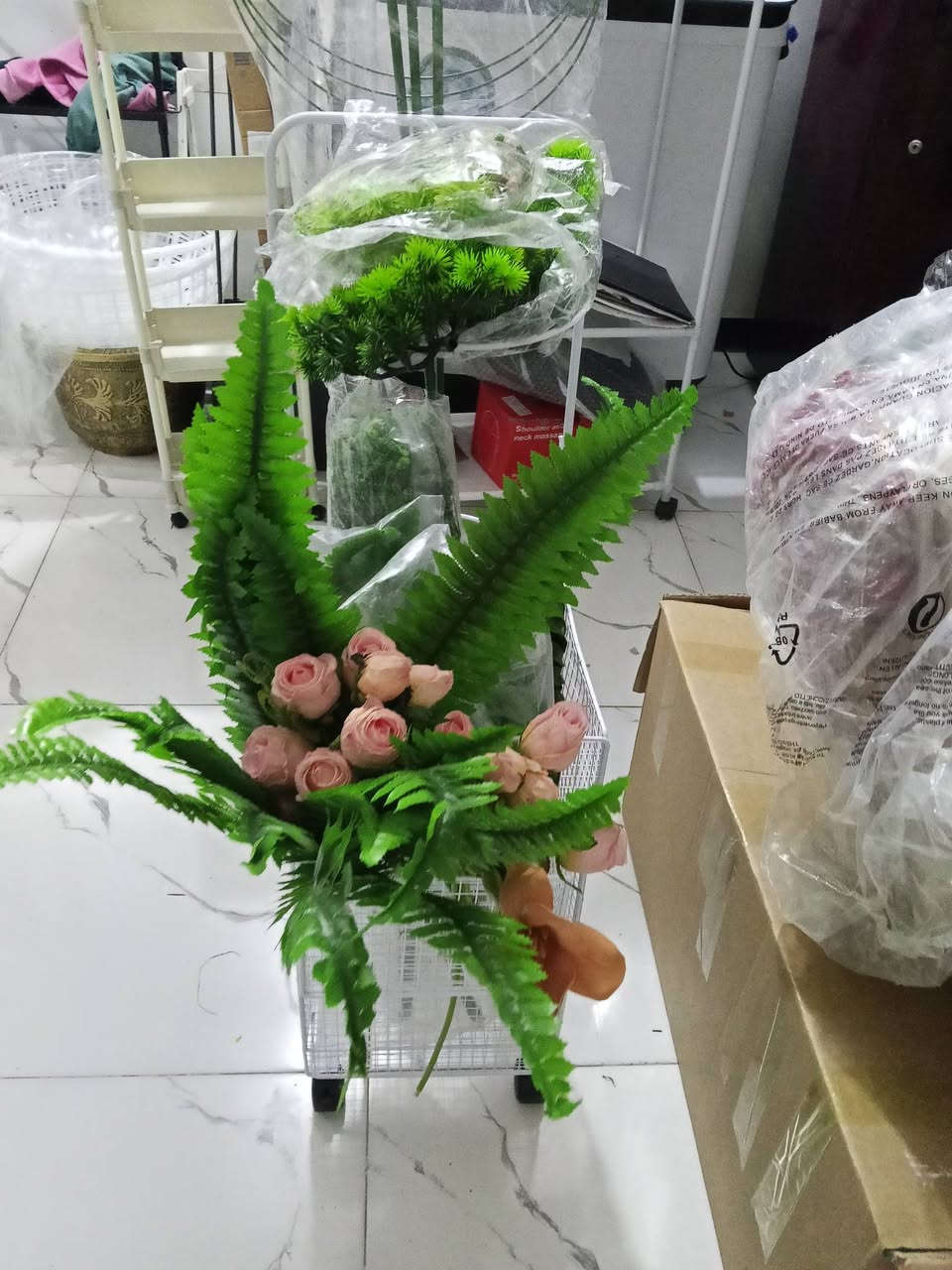 السلام عليكم شباب أغراض منزلية جهاز رياضة ايباد فرشة ورد واغصان كلشي بلصور موجود أغراض سيارات الشراي يتواصل ***********
