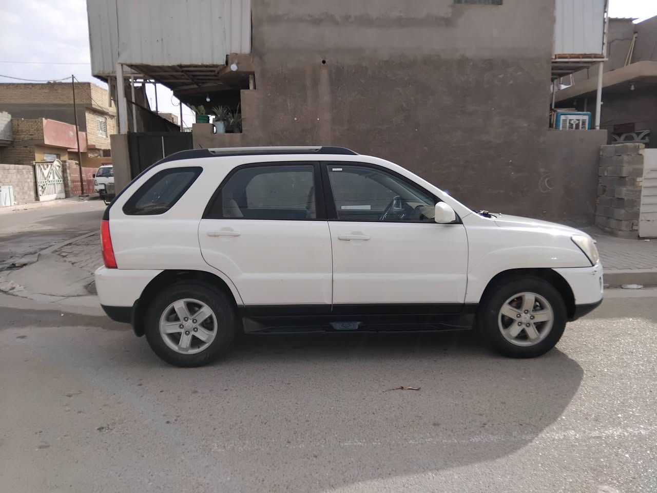 السلام عليكم
سبورتج ٢٠٠٩ للبيع 
صبغ جاملغ أمامي فقط والباقي كفاله تبريد محرك كير 
محرك ٢٠٠٠ دوش 
تخم تاير جديد ***********
السعر ١٢٨
ناحيه الرشيد
