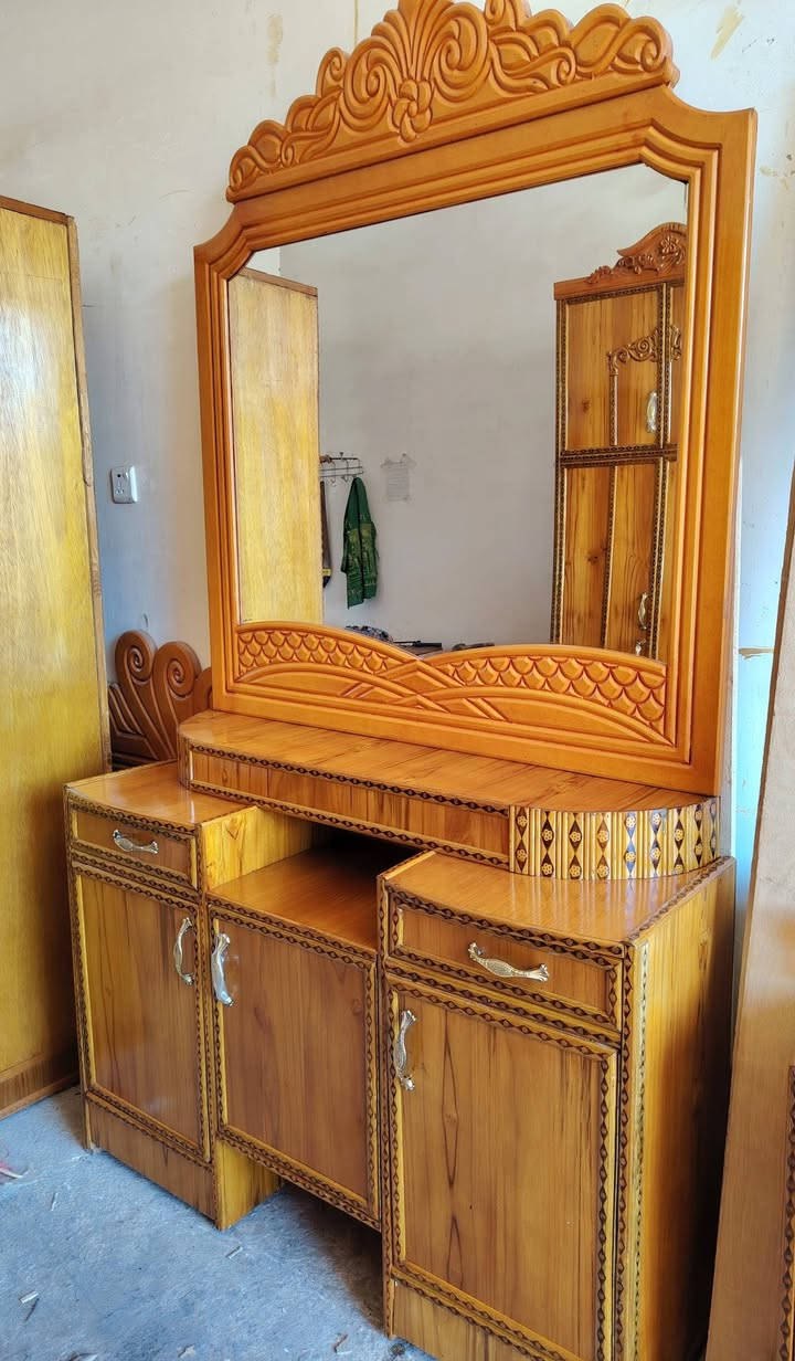 غرفه ٥ ابواب ملحق استخدام قليل جاهزه مصبوغه وكامله اي ضرر ما بيهه اخت الجديده السعر 750 قفل بدون عمله مكاني بغداد الشعله رقمي *********** موجود توصيل
