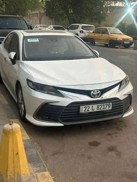 سلام عليكم للبيع كامري خليجي موديل 24 رقم اربيل سنويه هزه جديده شركت نهرو بانزين فول مواصفات الخليجي معروف مواصفاته السياره استلام من شركه صار بيهه حادث كما موضح بصوره فقط ماشيه 100 السعر 225وبيهه مجال قليل استفسار اتصال على رقم موجود اني مكلف ***********
