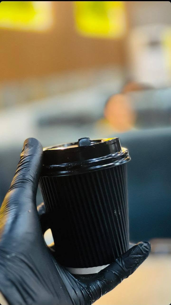 كافيه حكاية ☕
متواجدين من الساعه 8:00 صباحاً حتى ال1:00 ليلاً  🌃

مشروبات وحلويات متنوعة🍹🍰

أجواء مميزة وهادئه🥇🌷 

 العنوان. شارع حله بغداد مجاور مجمع الحميري 📍

شوقي طارق


**إذا كنت صاحب هذا الإعلان وتريد حذفه لأي سبب، رجاءا أرسل رسالة إلى الدعم الفني**