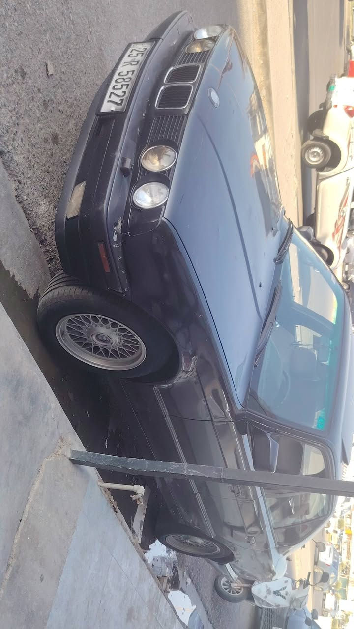 BMW 525
بيع 
موديل 1988
محرك كبس
كير اوتو
كير ومحرك شرط 
فتحه سقف 
كهربائيات كلها شغاله
رقم الماني كركوك تحويل ثاني يوم بسمي
وبيه بطاقه بانزين
 سعر ٣٨ قفل
***********
