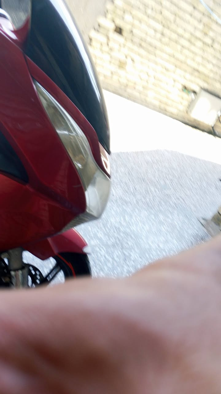 جيل اول ياباني 
بيهه فشكه من جوه مكسوره بريك الأمامي  ونه بالاكسن 
بس هذني نقص  سعرهه مليون  ***********
