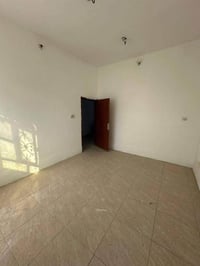 شقة للايجار • شارع٦٠ • ٨٠م