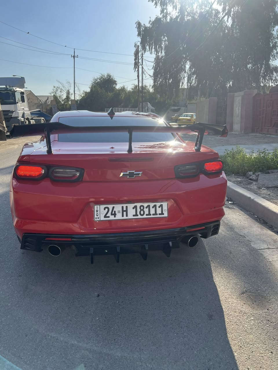 سلام عليكم كمارو 2020فول عده الفتحة بيها جاملغ امامي مبدل بدون دواخل وجاملغ خلفي طخه وصبوغ عله كدها وبلعراق جاملغ ايمن الساره بدون دواخل السياره معروضه ب(135$) وبيها مجال السياره مكانها البلديات  لالستفسار (***********)
