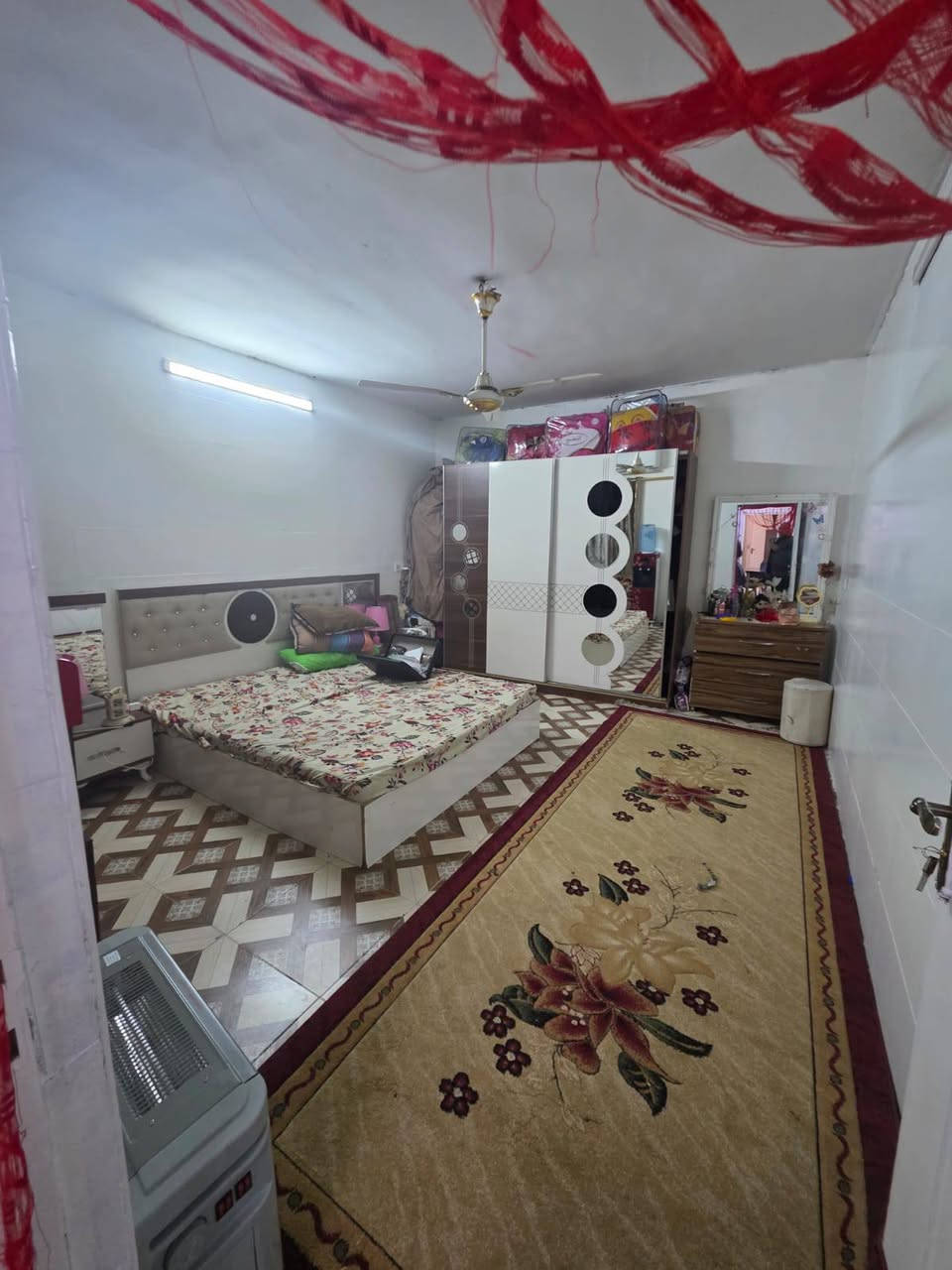 دار للبيع عن طريق مصرف العقاري 
مساحته /100م طابقين منعزل 
موقع /حي النداء 
شارع /20م 
السعر/110مليون 
للاستفسار /***********
