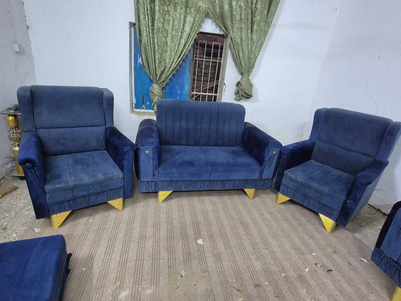 تخم عشر مقاعد نضيف تسكام بلوك أبيض اقوى من الاسود واكو مراوس العنوان بابل الحمزة الغربي الحي العسكري الاستفسار ***********
