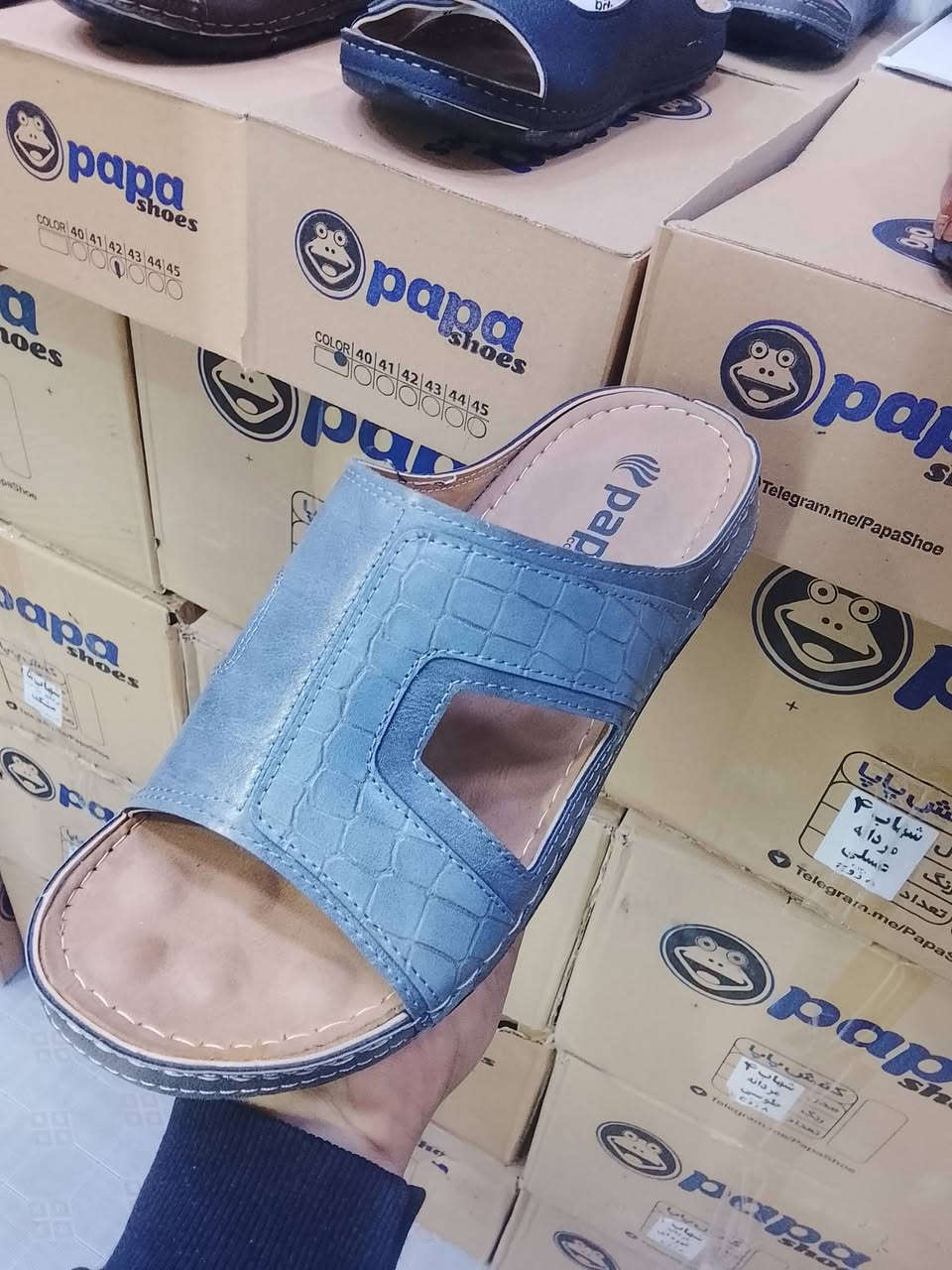 شحاطات بابا مخيط سعر القطعه 4500الكارتون 8 قطع 36الف متوفر خدمة توصيل بصرة وكافة  محافظات العراق راسلني خاص ادزلك كل موديلات ***********
