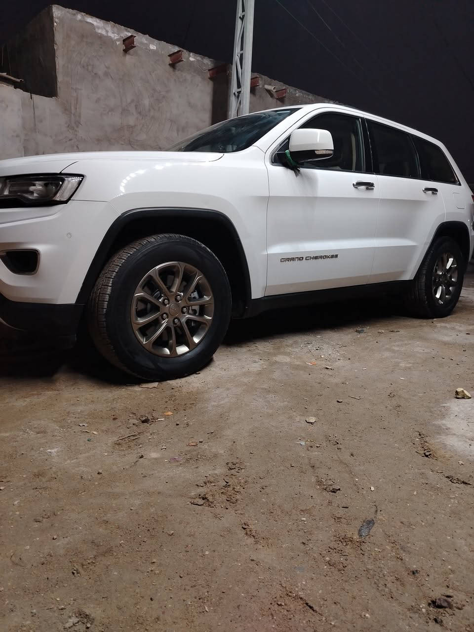 السلام عليكم شيروكي للبيع خليجي موديل 2014رقم بغداد انكليزي فول مواصفات لمتد ماشيه 122 السونار داخل المنشور رقم الموبايل *********** مكاني بابل الشراي يخابر السعر 235وبيها مجال بصيط
