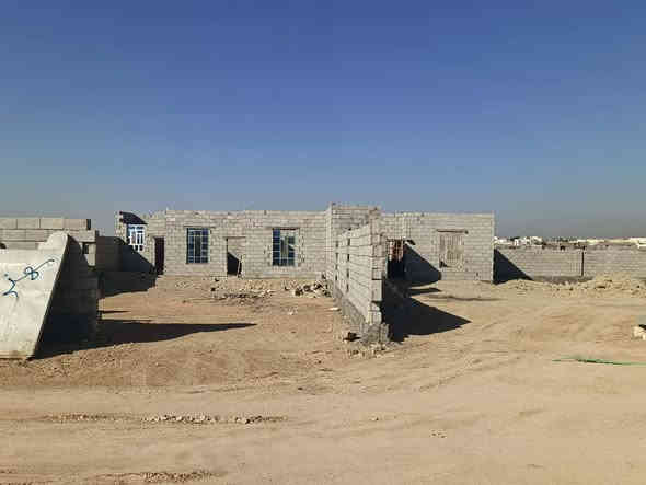 السلام عليكم ورحمه موجود قطعه ارض مساحه 300متر مبني سياج وغرفتين ومطبخ وصحيه بدون سكف العنوان حصيبه الشرقيه المضيق قرب البحمدالله وقريبه الجامع الجديد معلومات اكثر اتصل ع رقم ***********
