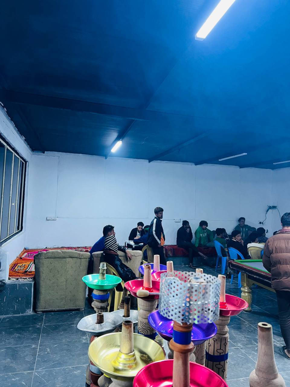 عله بركة الله تم افتتاح كوفي فاخر 👍بليارد ناراكيل بانواعها وبافضل النراكيل 👍وبث جميع مبارايات الريال وبرشلونه وبافضل دقه متواجدون من8صباحا لل1ليلا العنوان الخميسيه 👍قرب مدرسة اليرموك واهلا وسهلا بلجميع حياكم الله @@***********
