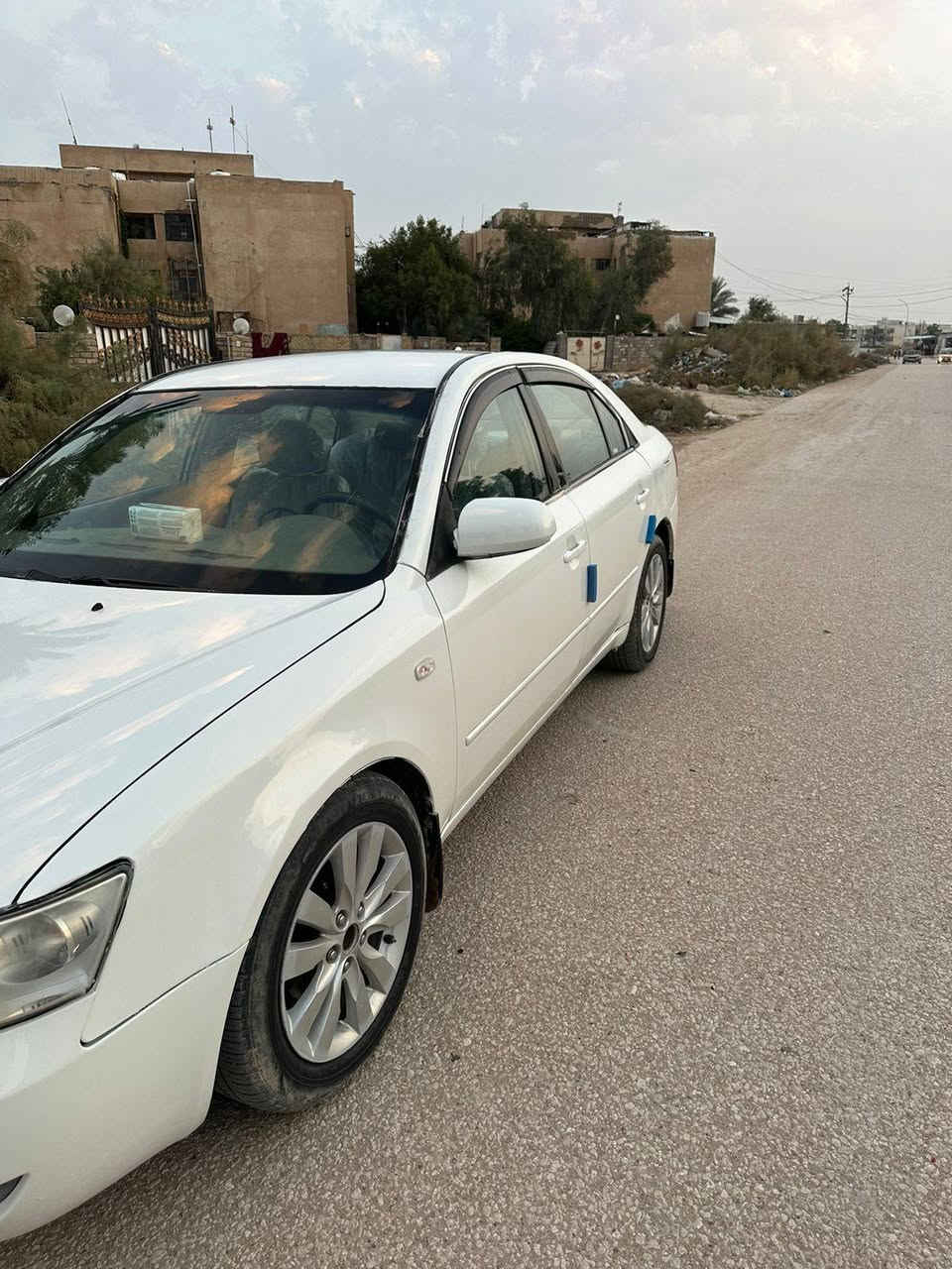 السيارة مصبوغه صبغ عام محركه ٤ سرندو السعر ٨٥ وبيه محال رقم تلفون ***********
