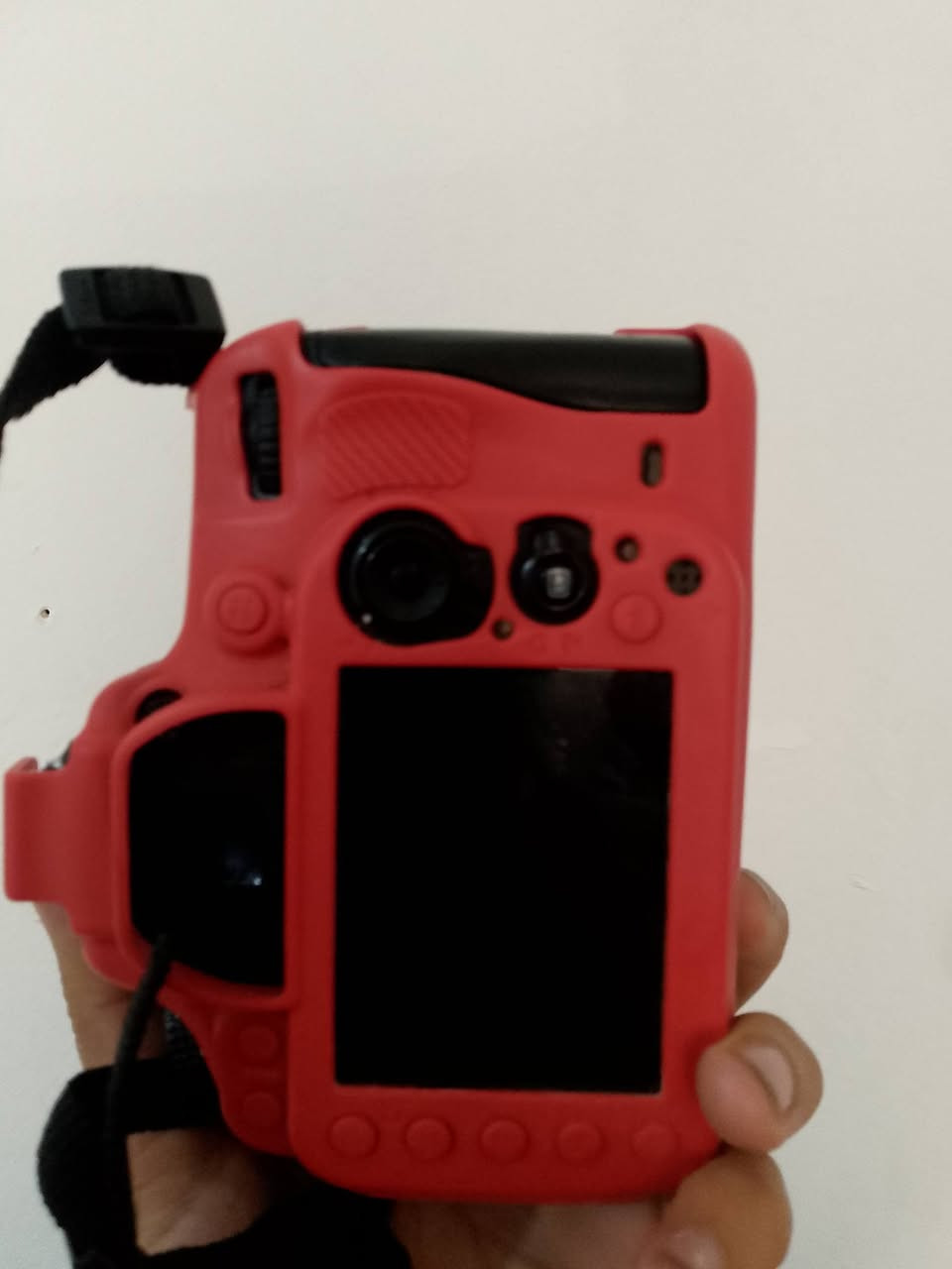 بدي نيكون 610 للبيع
ملحقات 
بطارية
شاحنه 
جلاتيت 
حزام كتف
جنطه كتفين
التواصل *********** أو على الخاص
