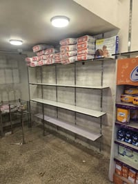 رفوف و٣ فاترينات للبيع الكرادة شارع الصناعة قرب الجامعة التكنولوجية 07...