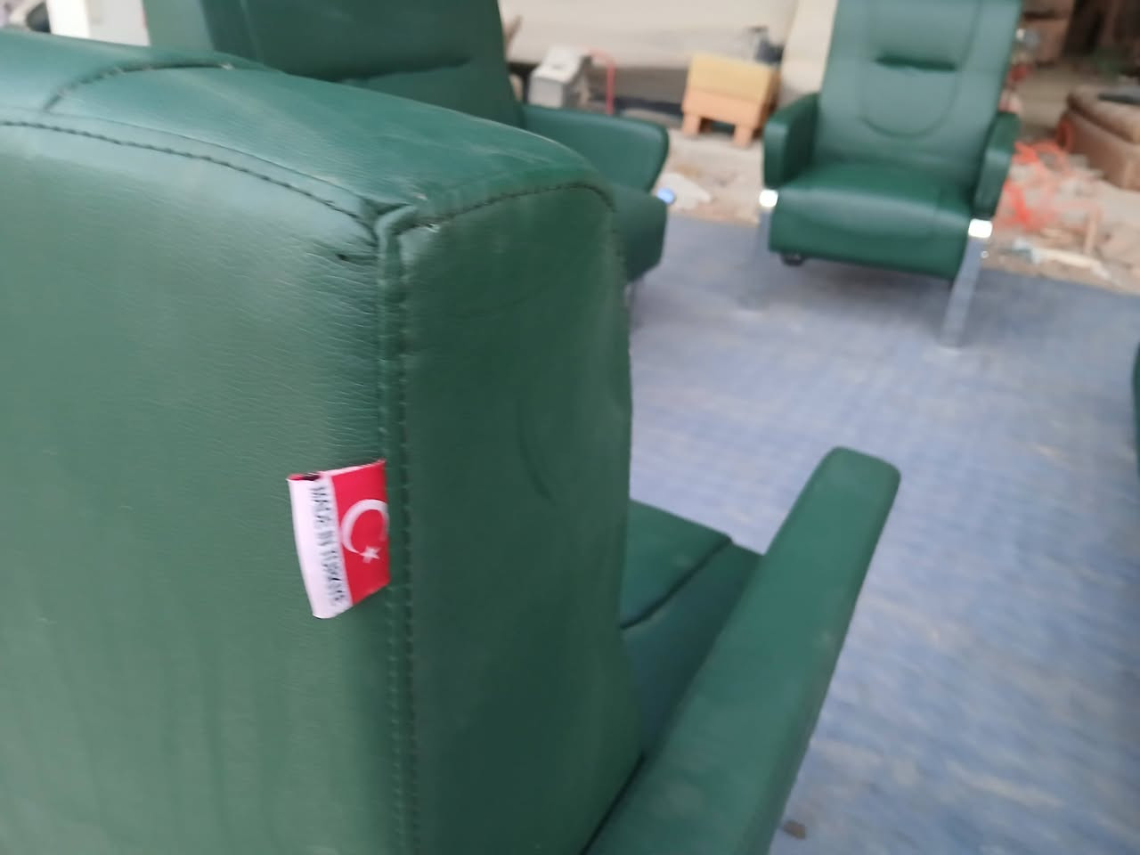 تخم ٧مقاعد جلد ماركه اصليه تركي نظيف جدا جدا مقاعد سبرنك اسفنج سوفت طبي مغلف بديباج ارجل سل ستيل المراسله خاص او واتس اب توصيل بغدادفقط ***********
