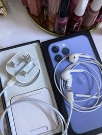 ايفون 13 • شاحن اصلي • توصيل مجاني