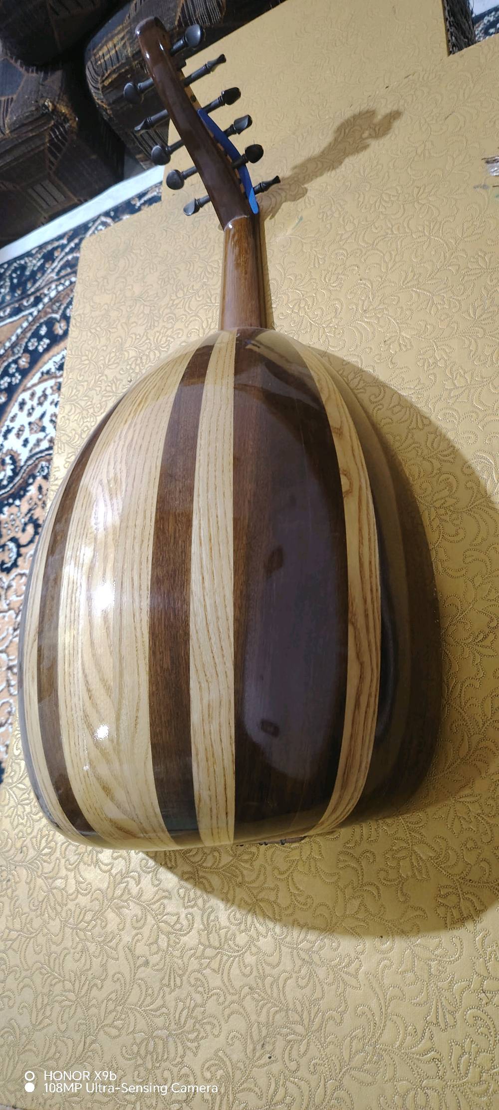 عود صناعه عراقية اوتار جديددة صناعه قديمة صوتة مميز كامل بدون نقص صانع العود نعيم كريم نعيم عنواني ابو الخصيب 