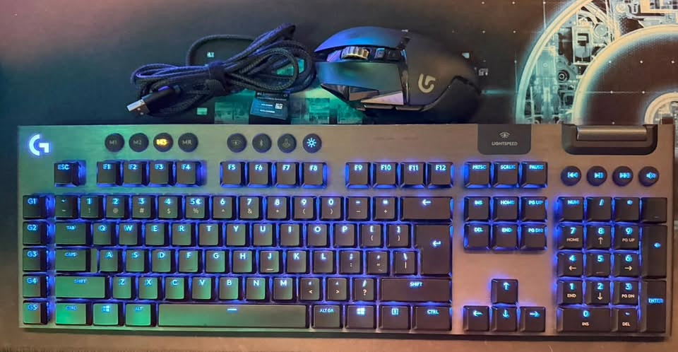 🎮 للبيع أجهزة Gaming احترافية 🎮

⌨️ Logitech G915 LIGHTSPEED Wireless Mechanical Keyboard

* Full Size
* لاسلكي LIGHTSPEED + Bluetooth
* البطارية ممتازة وتدوم لفترة طويلة
* جميع الأزرار تعمل 100%
* الدونكل الأصلي موجود
* الكيبل الأصلي موجود
* بدون علبة

🖱️ Logitech G502 Gaming Mouse (Wired)

* نسخة سلكية (كيبل)
* بحالة ممتازة
* جميع الأزرار تعمل 100%
* بدون علبة

⌨️ Fantech MAXFIT67 RGB Mechanical Keyboard

* ميكانيكي RGB
* Hot-Swappable
* بحالة نظيفة جدًا
* جميع الأزرار تعمل 100%
* بدون علبة

✅ جميع الأجهزة أصلية.
✅ الاستخدام شخصي.
✅ لا توجد أي مشاكل فنية.
✅ جاهزة للاستخدام مباشرة.

💰 الأسعار:

* Logitech G915: 135,000 دينار
* Logitech G502 (Wired): 55,000 دينار
* Fantech MAXFIT67 RGB: 70,000 دينار

🎁 سعر المجموعة كاملة: 260,000 دينار عراقي (قابل للتفاوض بالمعقول).

📍 الموقع: السليمانية (يوجد توصيل)
📩 للتواصل: خاص


**إذا كنت صاحب هذا الإعلان وتريد حذفه لأي سبب، رجاءا أرسل رسالة إلى الدعم الفني**