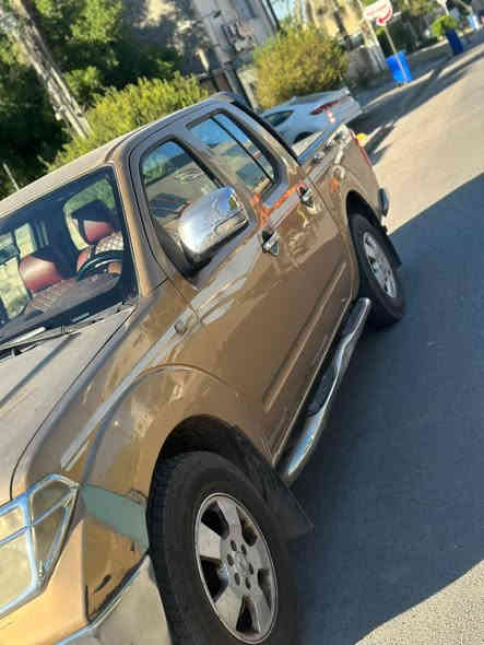 نيسان نافارا 2008 – خليجي بنزين + منظومة غاز (ضمان شركة)
مواصفات خليجي / 
• الموديل: 2008
• الممشى: 297 ألف كم
• المحرك: مُجدَّد تجفيت درجة أولى – نظيف بدون تبخير
• الوقود: بنزين + منظومة غاز مع ضمان الشركة
• الحالة الخارجية: بدون حادث وبدون صبغ
• ملاحظة: صبغ بسيط جداً بلد عاميّة على أثر دعمة خفيفة (موجودة بالصور)
• الإطارات: تايرات أصلية
• السنوية: ساقطة وتحتاج تجديد فقط
• السيارة جاهزة وما تحتاج صرف
السعر: 95 ورقة فقط
المكان: بغداد
 سيارة اقتصادية، استعمال هادئ مناسبة للشغل والطلعات.
مكان السيارة بغداد حي الجامعة 
***********
