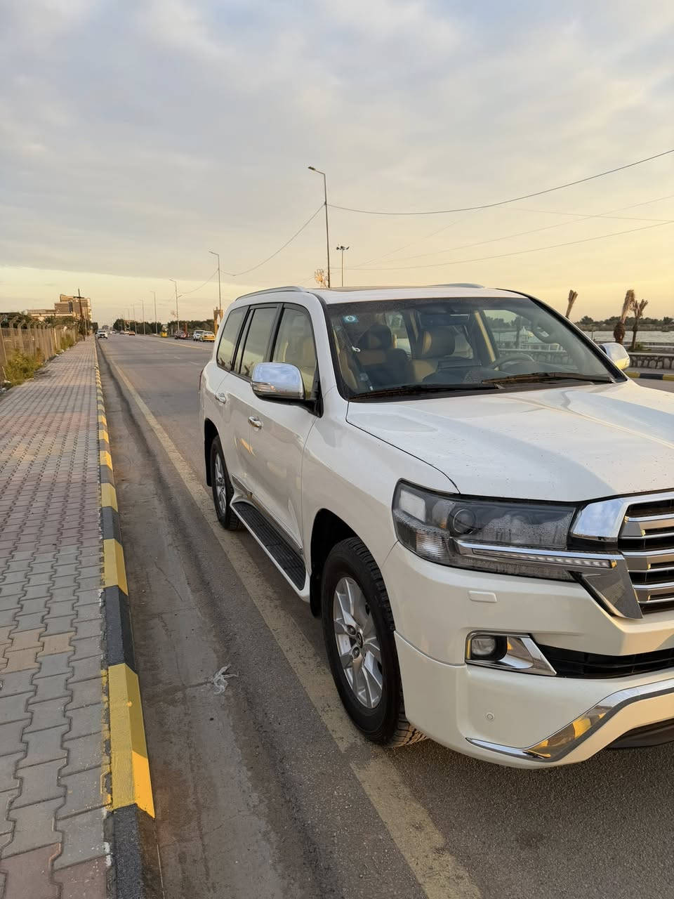 لاندكروز GXR 2016 
كفاله عامه من الصبغ والتبديل جديدة رقم بغداد وفحص وسنويه كله جديد

المواصفات
سلايد
كراسي السايق  وكهرباء 
جلد الكراسي 
محرك 6 سلندر. 4000
شاشة
بصمه
انارة ترحيب
LAND CRUISER دوسات ليزرية كتابة
ثلاجة
حساس امامي+خلفي
بجم زنون
مري قلاب
وباقي المواصفات المعروفه
ماشيه 190 الف كيلو
صدر امامي خلفي كير محرك كهربائيات تخم تاير كلة بشرط السعر 443 وبيها مجال 
استفسار ***********
