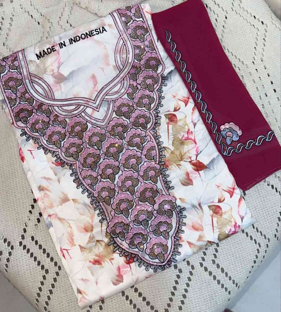 جديد الملكه 
✅تصاميم والوان جديده ✅
مخاوير حرير اندنوسي خام vip 
تطريز محفر مع ستراس  وشيله
 قياس القطعه 4  متر 
(قماش فقط ما مخيط) 

 سعر الدرزن 235 الف  ✅

الـاسعار ثابته غير قابله للنقاش  والتخفيض ارجو عدم لاحراج  في ذالك ❌

#لملكه_فيروزه_للمخاوير 

التجهيز مشكل ممنوع لاختيار

فرع السليمانيه ✈️
اجرة توصيل 6  كل لعراق


**إذا كنت صاحب هذا الإعلان وتريد حذفه لأي سبب، رجاءا أرسل رسالة إلى الدعم الفني**